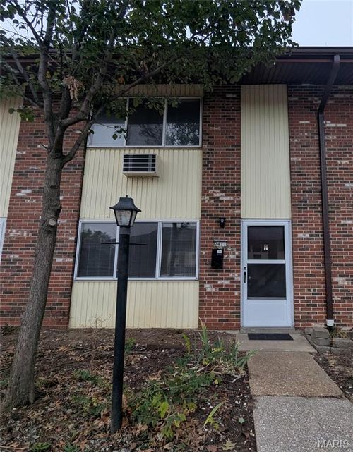 7411 Hazelcrest Dr, Hazelwood, MO, 63042-2201 | Card Image