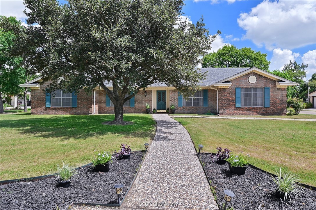 Lawyer Pl, College Station, TX 77840