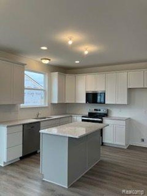 6198 Parker Dr, Linden, MI, 48451-9213 | Card Image