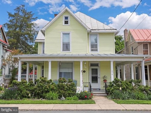 214 Center St, EDINBURG, VA, 22824-3086 | Card Image