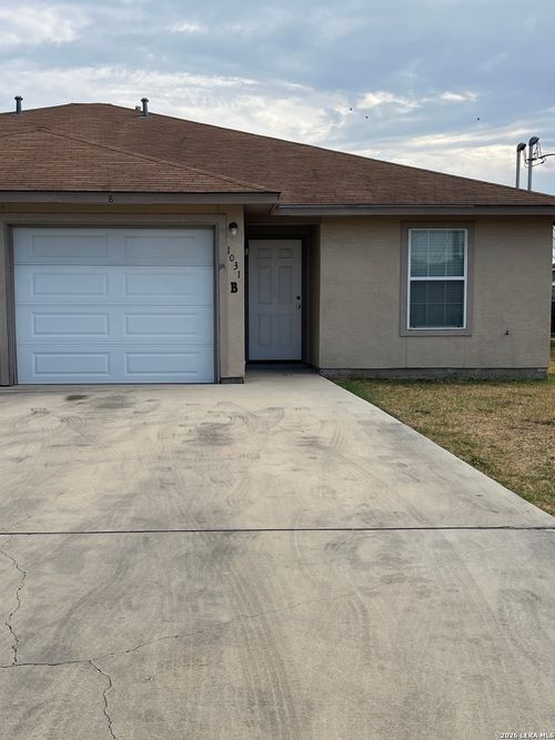 b-1031 Helen Dr, New Braunfels, TX, 78130-3492 | Card Image