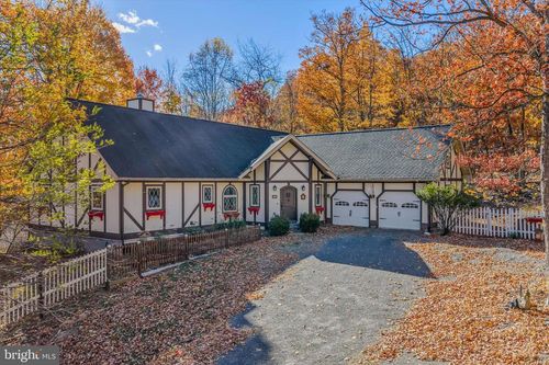 601 Parkside Ter, BERKELEY SPRINGS, WV, 25411-6741 | Card Image