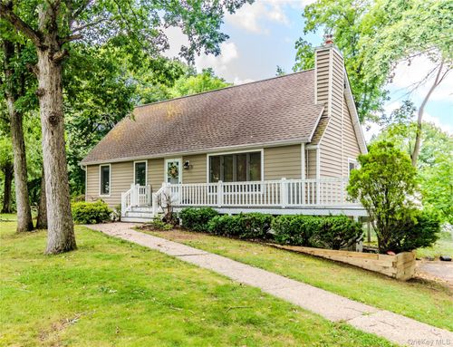 19 Farmstead Rd, New Windsor, NY, 12553-7611 | Card Image
