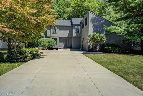 5009 Lansdowne Dr, Solon, OH, 44139-1226 | Card Image