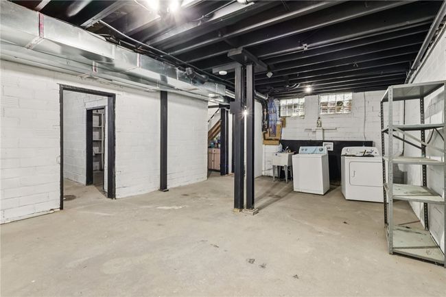 storage and laundry | Image 31
