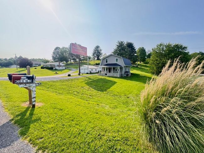 18437 Governor G C Peery Hwy, House other with 3 bedrooms, 2 bathrooms and null parking in Pounding Mill VA | Image 4