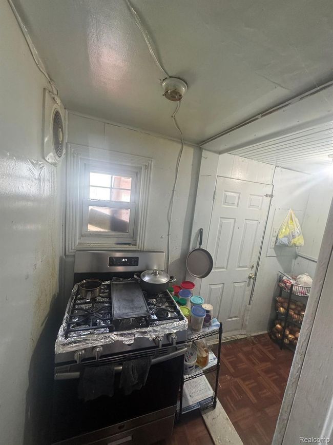 2340 Commor St, Home with 0 bedrooms, 2 bathrooms and null parking in Hamtramck MI | Image 25