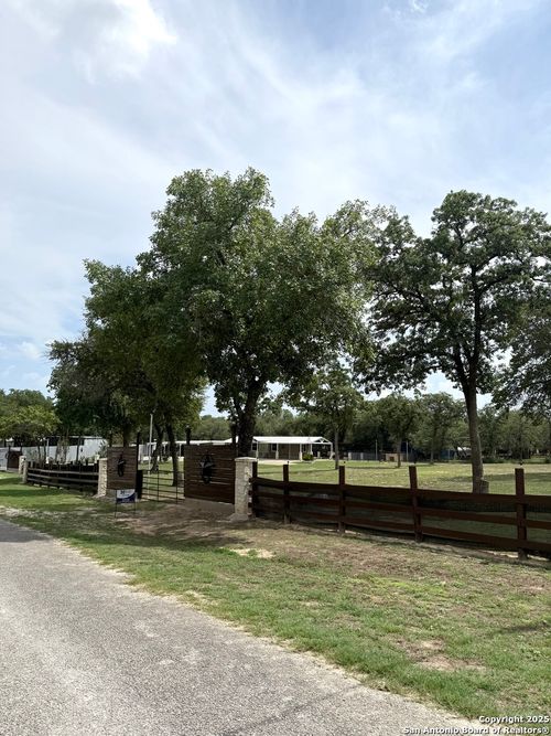 704 Hickory Sun, La Vernia, TX, 78121-4534 | Card Image