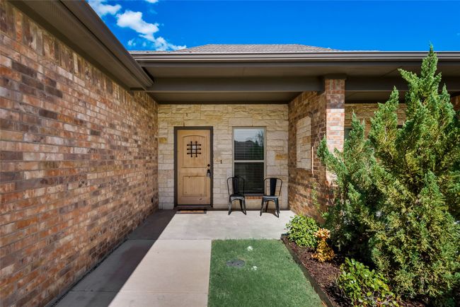 906 Chaparral Trl, Home with 3 bedrooms, 3 bathrooms and null parking in Midlothian TX | Image 5