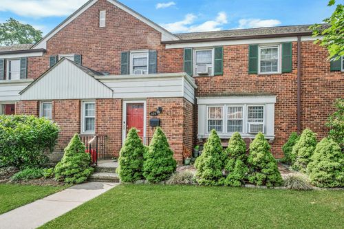 124-124 Robins Rd, New Rochelle, NY, 10801-1025 | Card Image