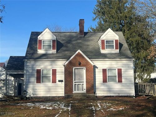 121 Park Dr, Saint Clairsville, OH, 43950-1307 | Card Image