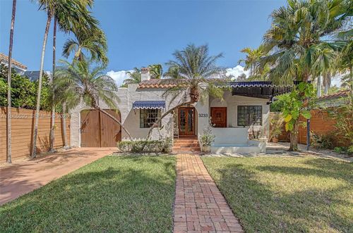 3233 Crystal Ct, Miami, FL, 33133-3334 | Card Image