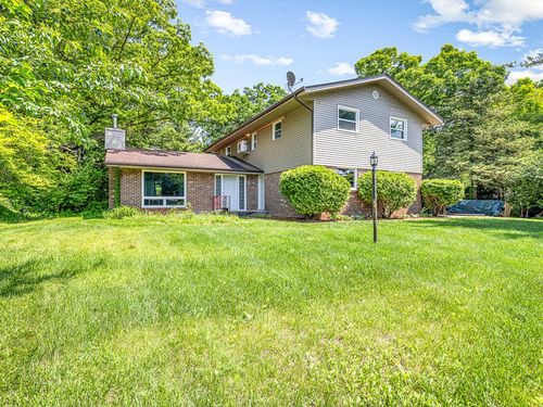 5233 Mcfarland Rd, Loves Park, IL, 61111-3617 | Card Image