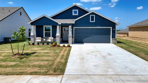 8520 E El Paso St, Broken Arrow, OK, 74014 | Card Image