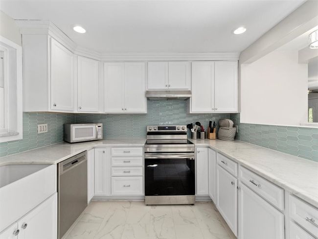5070 University Blvd, House other with 3 bedrooms, 2 bathrooms and 6 parking in Coraopolis PA | Image 15