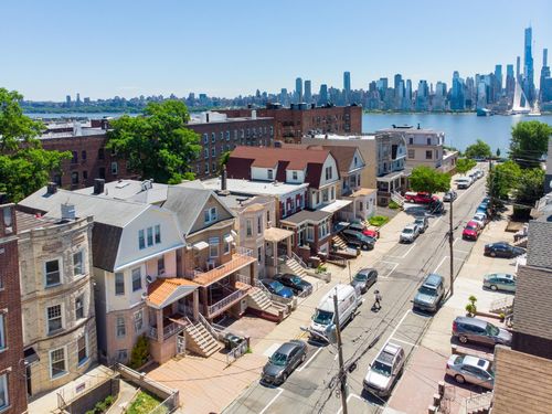 apt-2r-22 50th St, Weehawken, NJ, 07086-7234 | Card Image