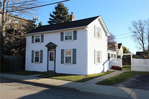 26 Freebody St, Newport, RI, 02840-3547 | Card Image