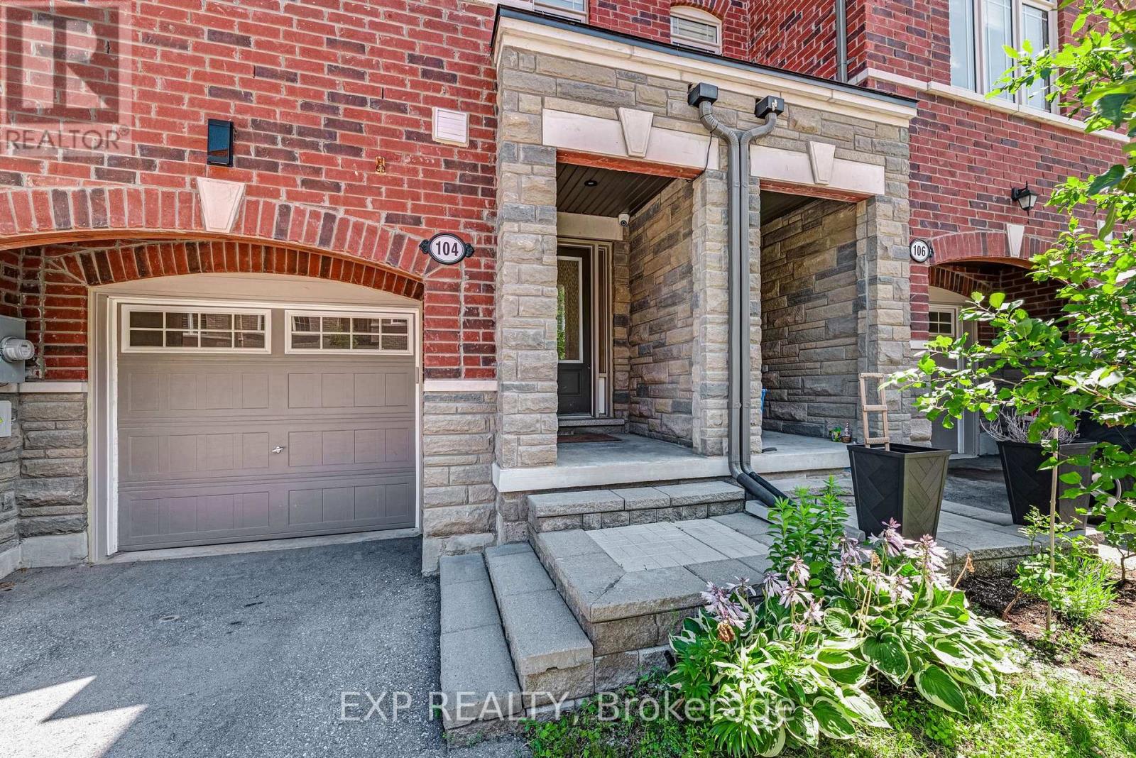 Residential in Newmarket (Gorham-College Manor) 2