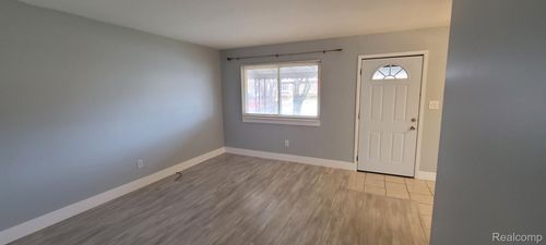 21156 Woodward St, Clinton Twp, MI, 48035-3587 | Card Image