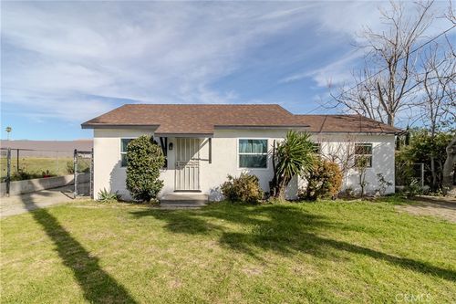 9023 Olive, Fontana, CA, 92335 | Card Image