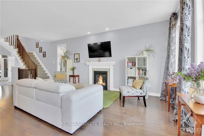 266 Wood Acres Grve, House attached with 3 bedrooms, 3 bathrooms and 2 parking in Blossom Park - Airport and Area ON | Image 9