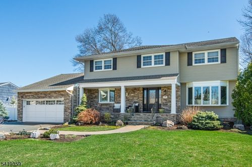 19 Caryn Pl, Fairfield, NJ, 07004-1801 | Card Image