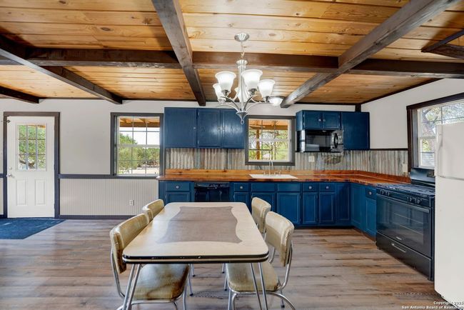3363 English Crossing Rd, House other with 3 bedrooms, 4 bathrooms and null parking in Bandera TX | Image 39