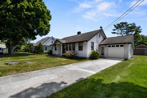 24 Robinson Rd, Falmouth, MA, 02540-3841 | Card Image