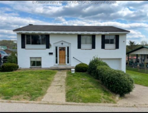 402 Circle Dr, Hurricane, WV, 25526-1608 | Card Image