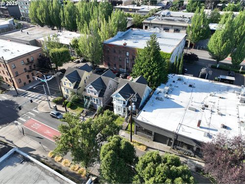 722 Ne Couch St, Portland, OR, 97232-2923 | Card Image