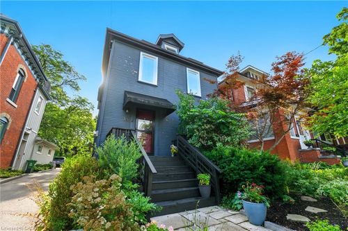 35 Mountain Ave, Hamilton, ON, L8P4E8 | Card Image