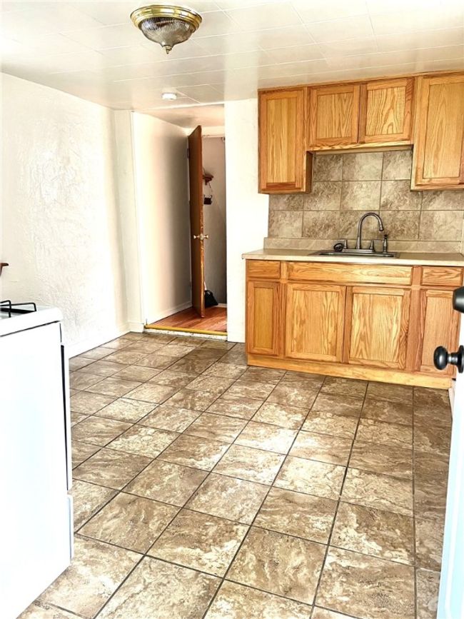 1827 Jancey St, House other with 2 bedrooms, 2 bathrooms and null parking in Pittsburgh PA | Image 4