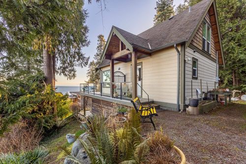 1051 Gower Point Rd, Gibsons, BC, V0N1V3 | Card Image