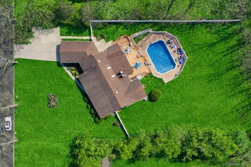 8 Penn Dr, Dix Hills, NY, 11746-8529 | Card Image