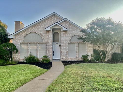 1909 Diamond Ridge Dr, Carrollton, TX, 75010-4507 | Card Image