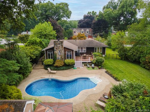 4 Oak Rd, Beacon, NY, 12508-1507 | Card Image