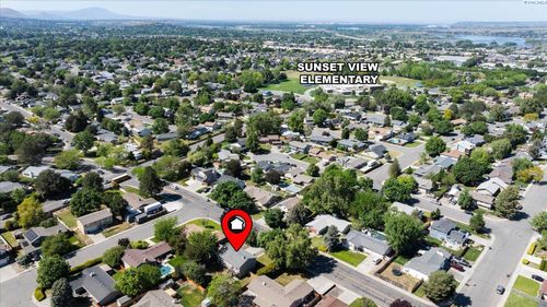 8309 W Deschutes Ave, Kennewick, WA, 99336-1629 | Card Image
