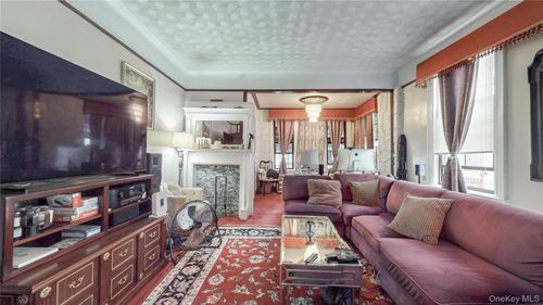 80 E 56th St, New York, NY, 10022-3203 | Card Image