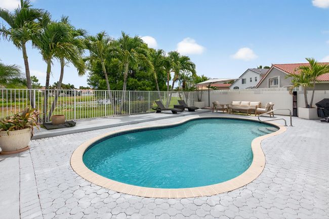 5086 Prairie Dunes Village Cir, House other with 3 bedrooms, 3 bathrooms and null parking in Lake Worth FL | Image 35