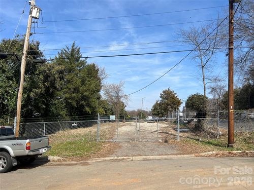 3620 Darby Ave, Charlotte, NC, 28216-4016 | Card Image