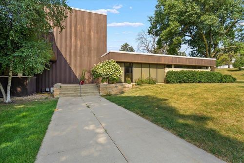 110 12th St Se, Waverly, IA, 50677-4200 | Card Image