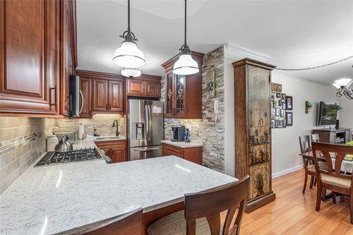 apt-4b-17 215th St, Bayside, NY, 11360-1705 | Card Image
