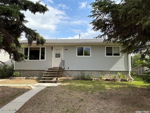 809 Main St, Big River, SK, S0J0E0 | Card Image