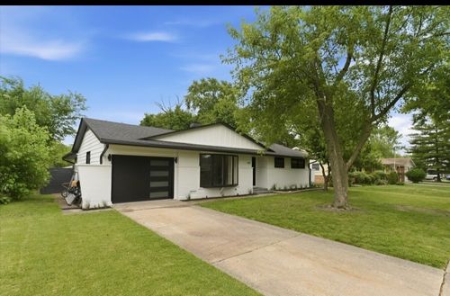 145 Wildwood Rd, Elk Grove Village, IL, 60007-1769 | Card Image