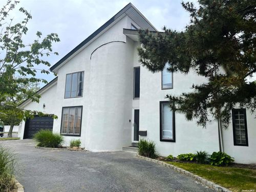 94 Cayuga Ave, Atlantic Beach, NY, 11509-1218 | Card Image