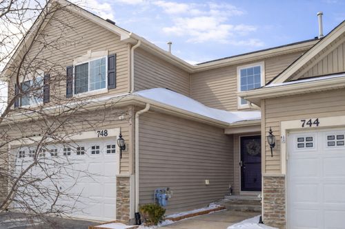 748 Florence St, Hampshire, IL, 60140-5607 | Card Image