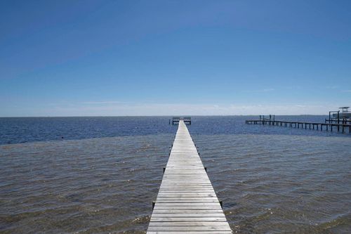 1817 E Smugglers Cove Dr, Gulf Breeze, FL, 32563-9054 | Card Image