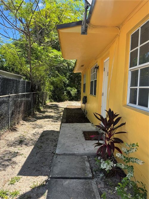 2-522 Nw 13th Ave, Fort Lauderdale, FL, 33311-7946 | Card Image