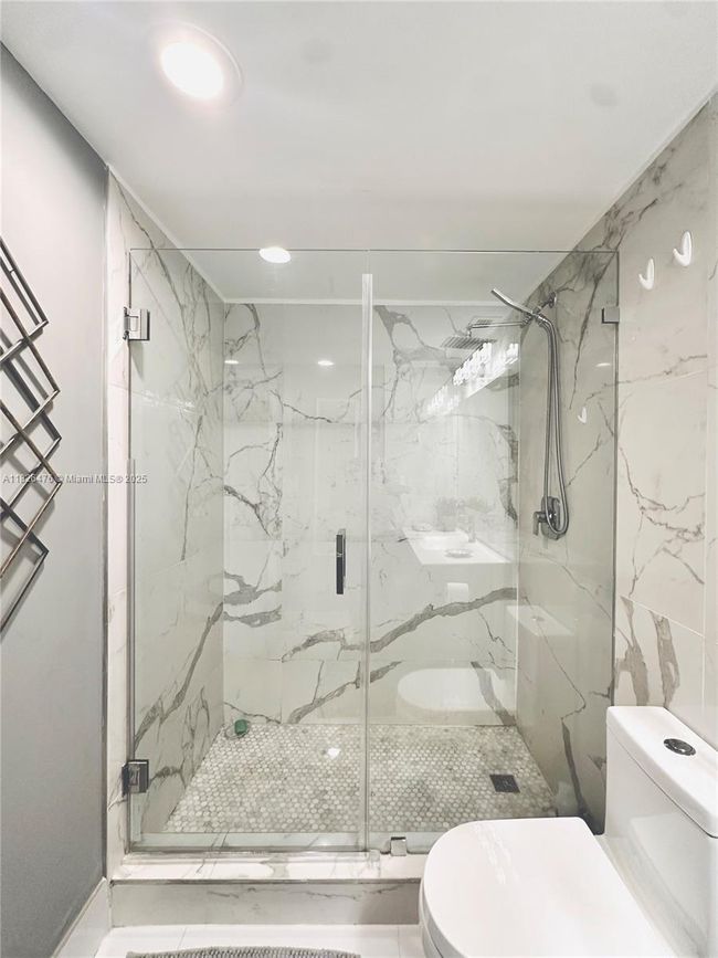 APT-911 - 19390 Collins Ave, Condo with 2 bedrooms, 1 bathrooms and null parking in Sunny Isles Beach FL | Image 22