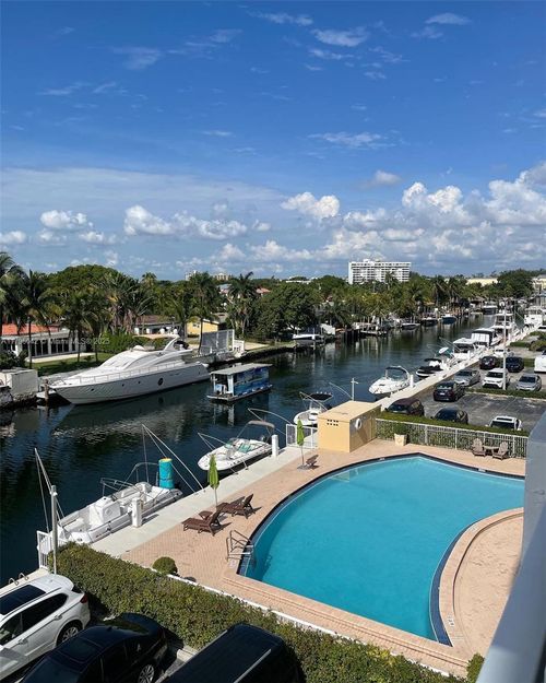 apt-409-2020 Ne 135th St, North Miami, FL, 33181-2107 | Card Image